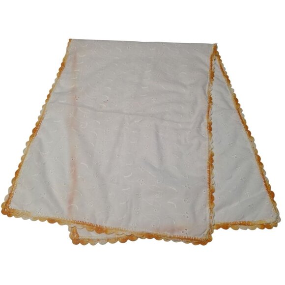 Vintage Table Runner Eyelet Lace Fabric 20 x 14 Orange Edge Stitch Scalloped - Picture 6 of 6